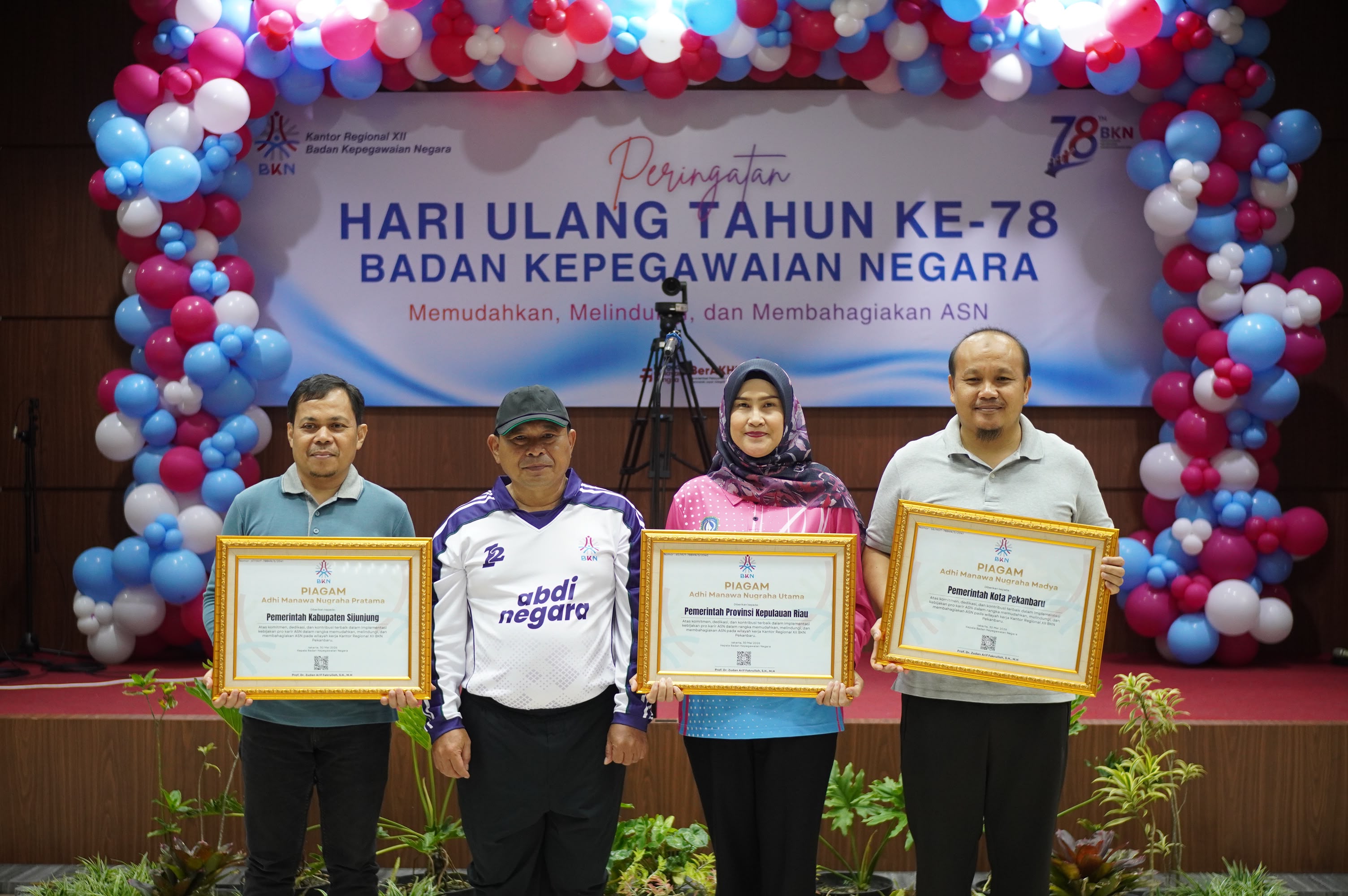 Berkomitmen Mengimplementasikan Kebijakan Pro ASN, Pemkab Sijunjung Sabet Penghargaan Adhimanawa Nugraha Pratama Tingkat Kanreg XII BKN